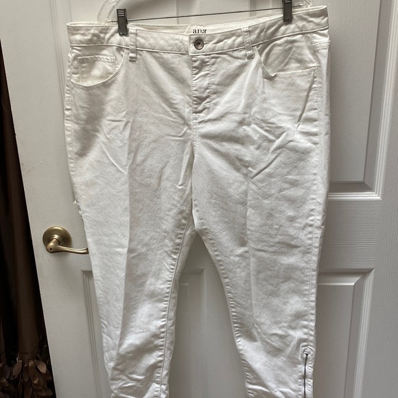 B womens a.n.a solid white stretch skinny plus size jeans size 20W - Picture 1 of 7